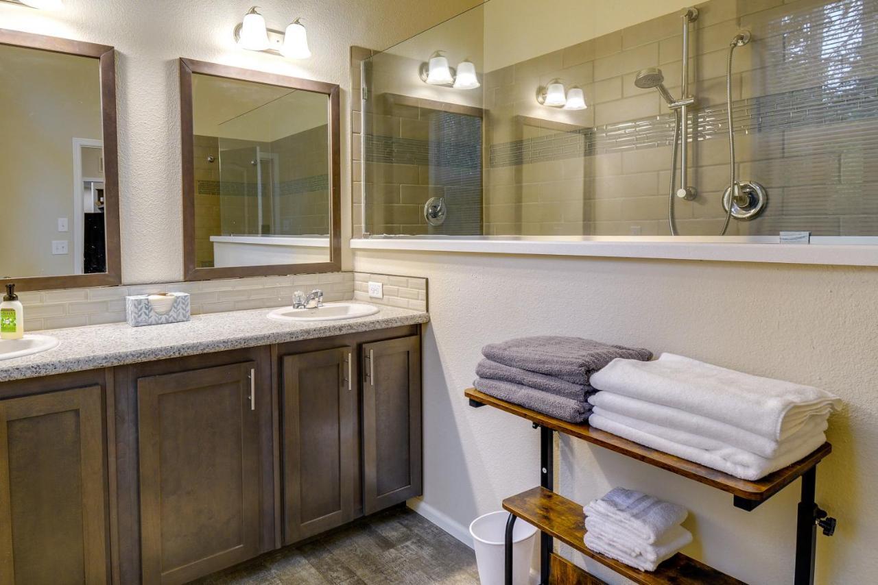 Hoodsport Vacation Rental With Private Lake Access! Extérieur photo